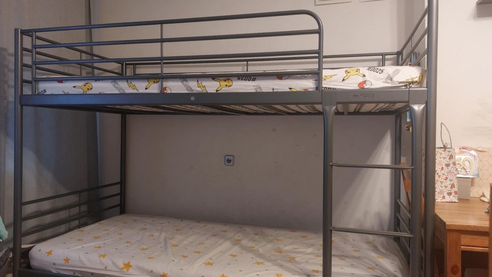 łóżko piętrowe metalowe