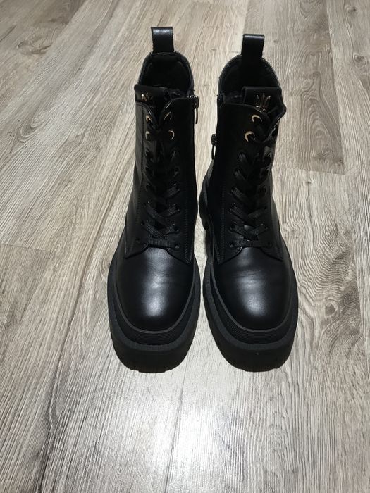 Ботінки шкіряні на флісі платформі на низькому каблуку з шнурками демі