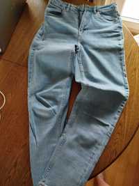 Sprzedam młodzieżowe dziewczęce spodnie- dżinsy rozmiar 36 z Cropp