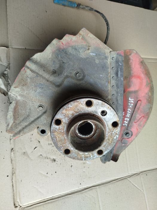 Цапфа ступица поворотний кулак лівий правий bmw X5 E53 бмв