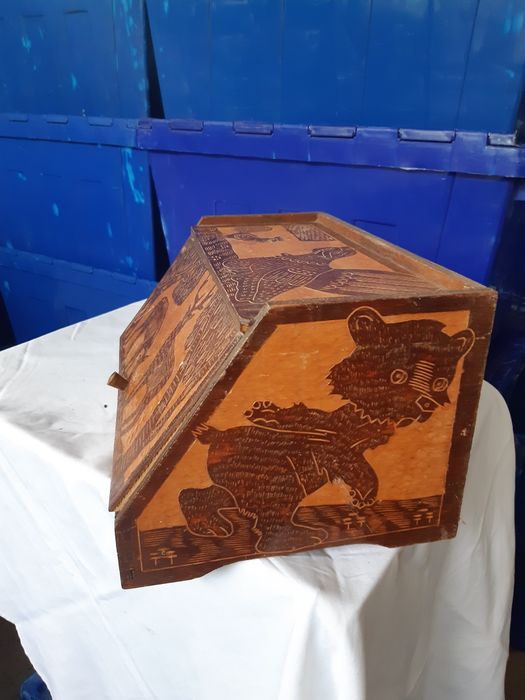 Chlebak z drewna ręcznie rzeźbiony