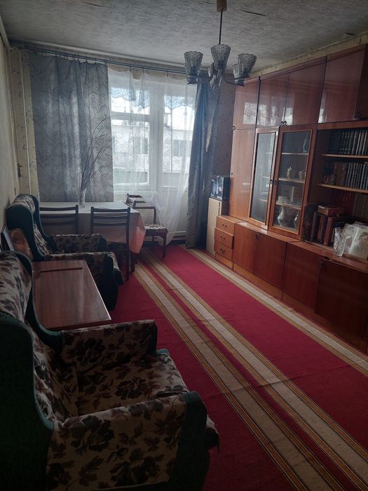 Продам 4х кімн квартиру  с індивидуальним опаленням с. Омельник