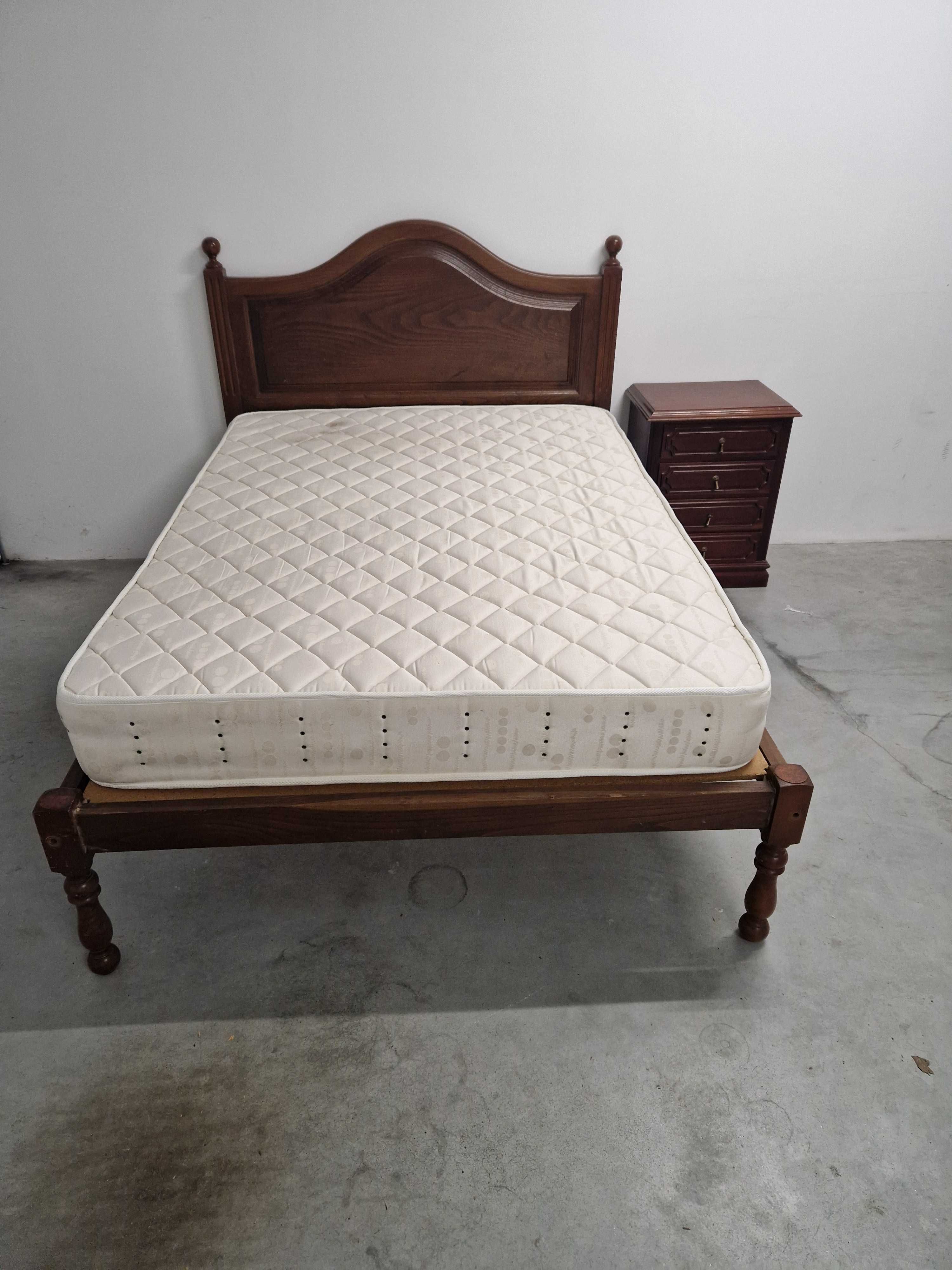 Cama de casal com colchão
