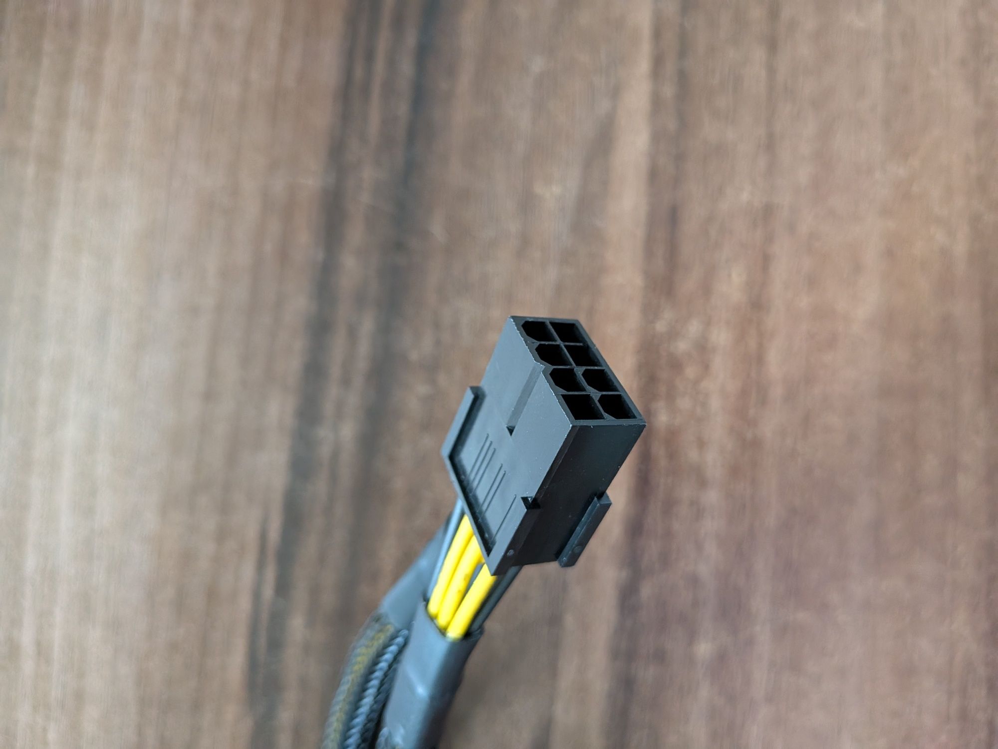 Rozdzielacz zasilania VGA PCI-E 8PIN do 2x 6+2PIN do kart graficznych