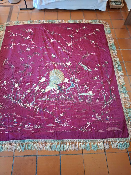 Conjunto Colcha chinesa antiga, 2 almofadões, 4 pendentes.