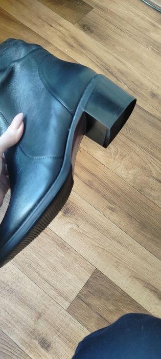 Продам женские зимние сапоги новые