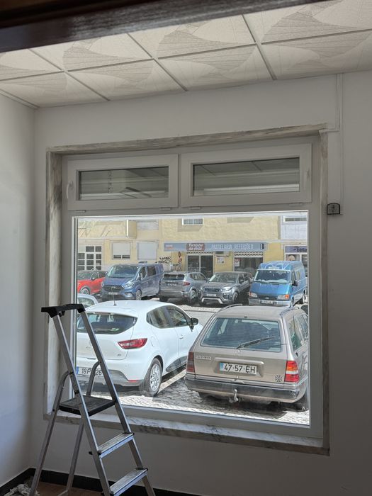 Lojas / montas / caixilharia em PVC / Aluminio / Vidro