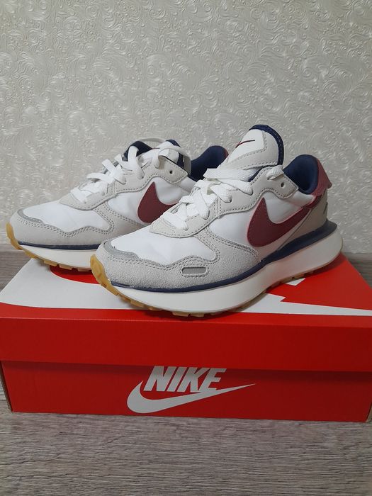 Продам кросівки. Стан практично новий.