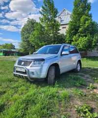 Полноприводный джип Сузуки гранд витара Suzuki grand vitara