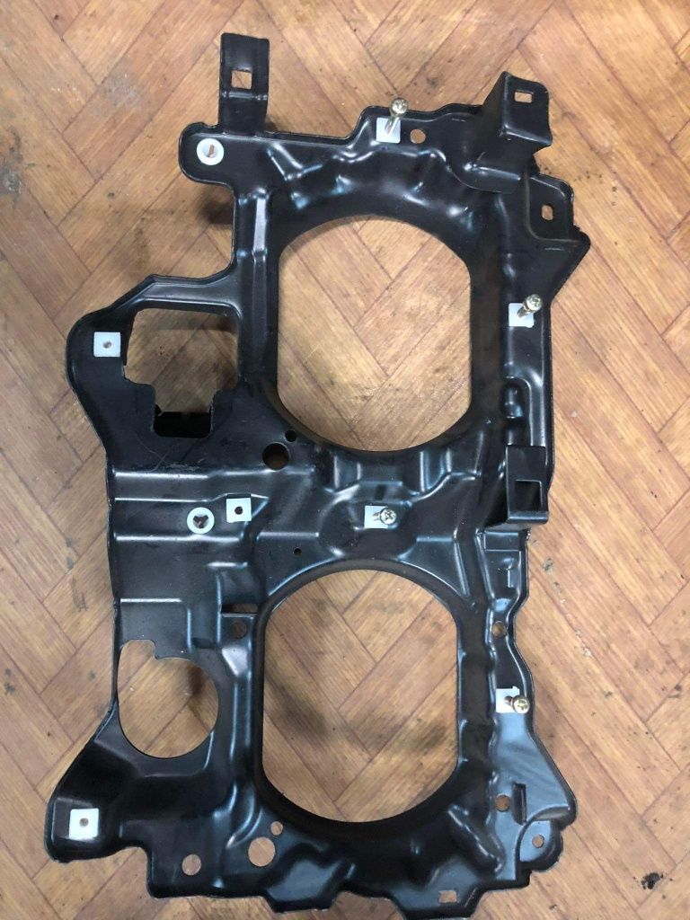 Рамка основной фары Mitsubishi canter