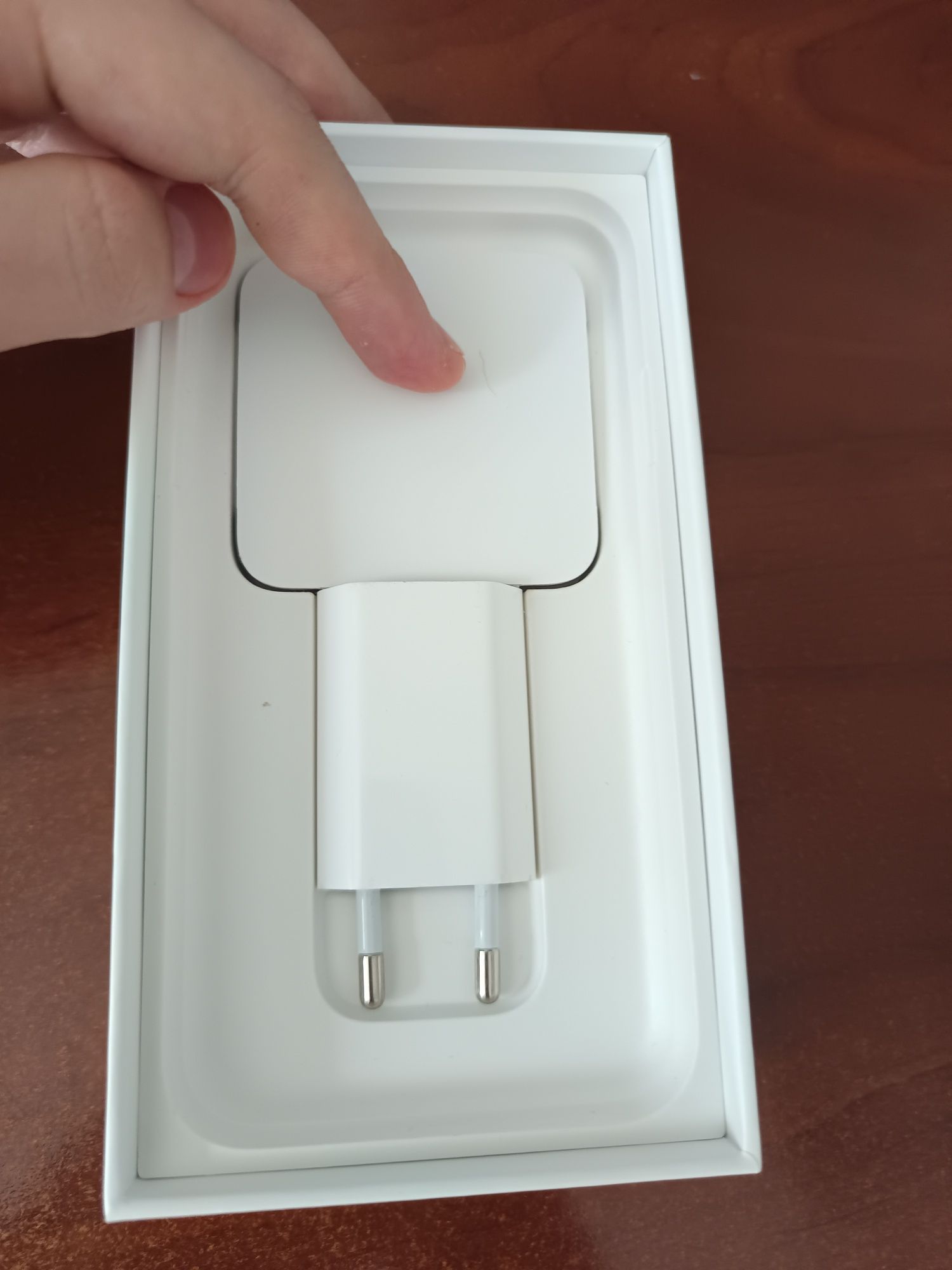 Iphone XR 64 GB з 3-ма чохлами