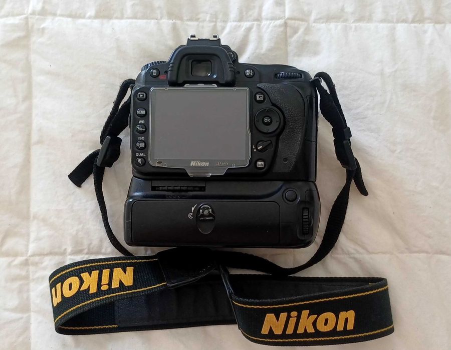 Nikon D90 c/ punho para 2 baterias