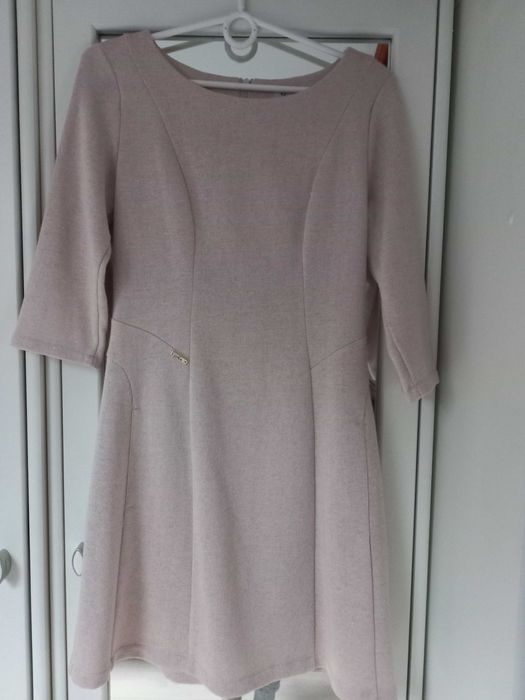 Beżowa elegancka sukienka ze srebrną nitką rozmiar 38