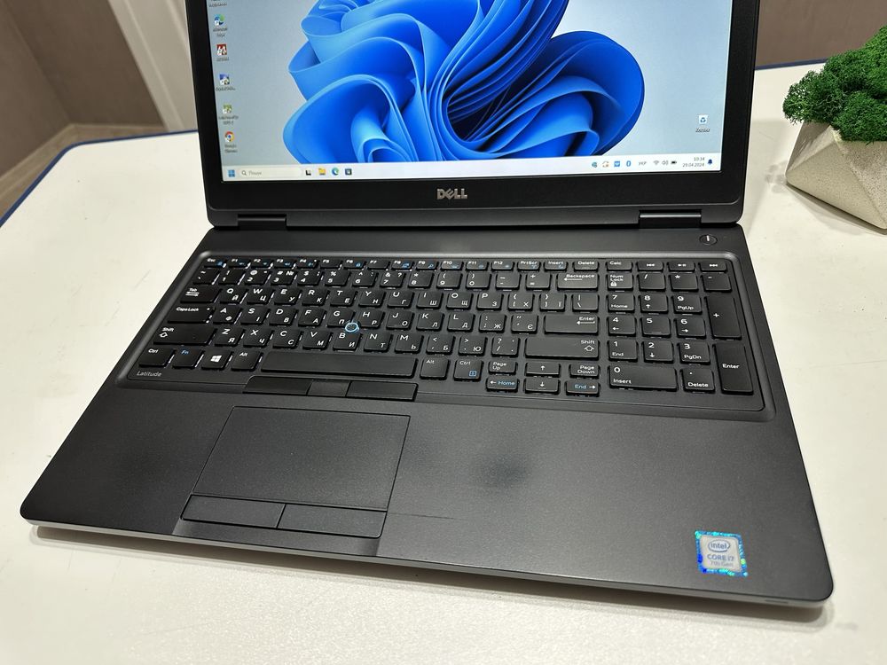 Dell Latitude 5580 15,6"FHD IPS | i7-7820HQ 8Core|16Gb DDR4 |SSD 480Gb