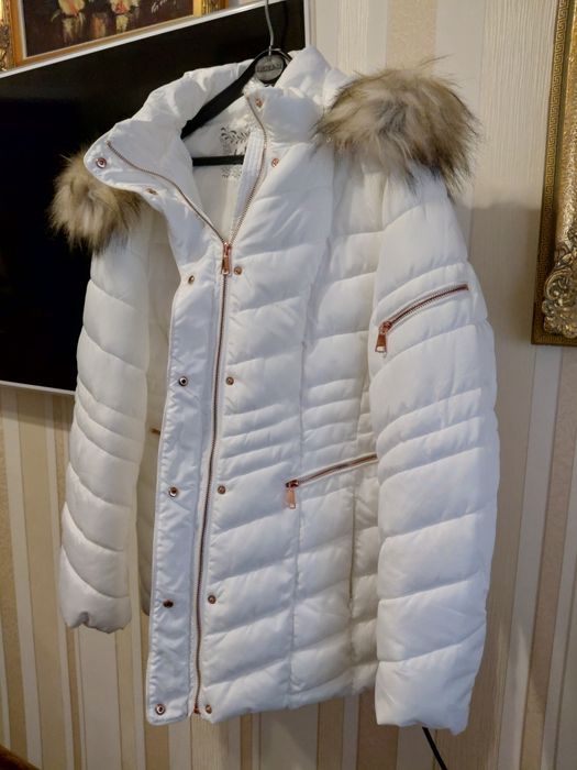 Продам женскую белую куртку