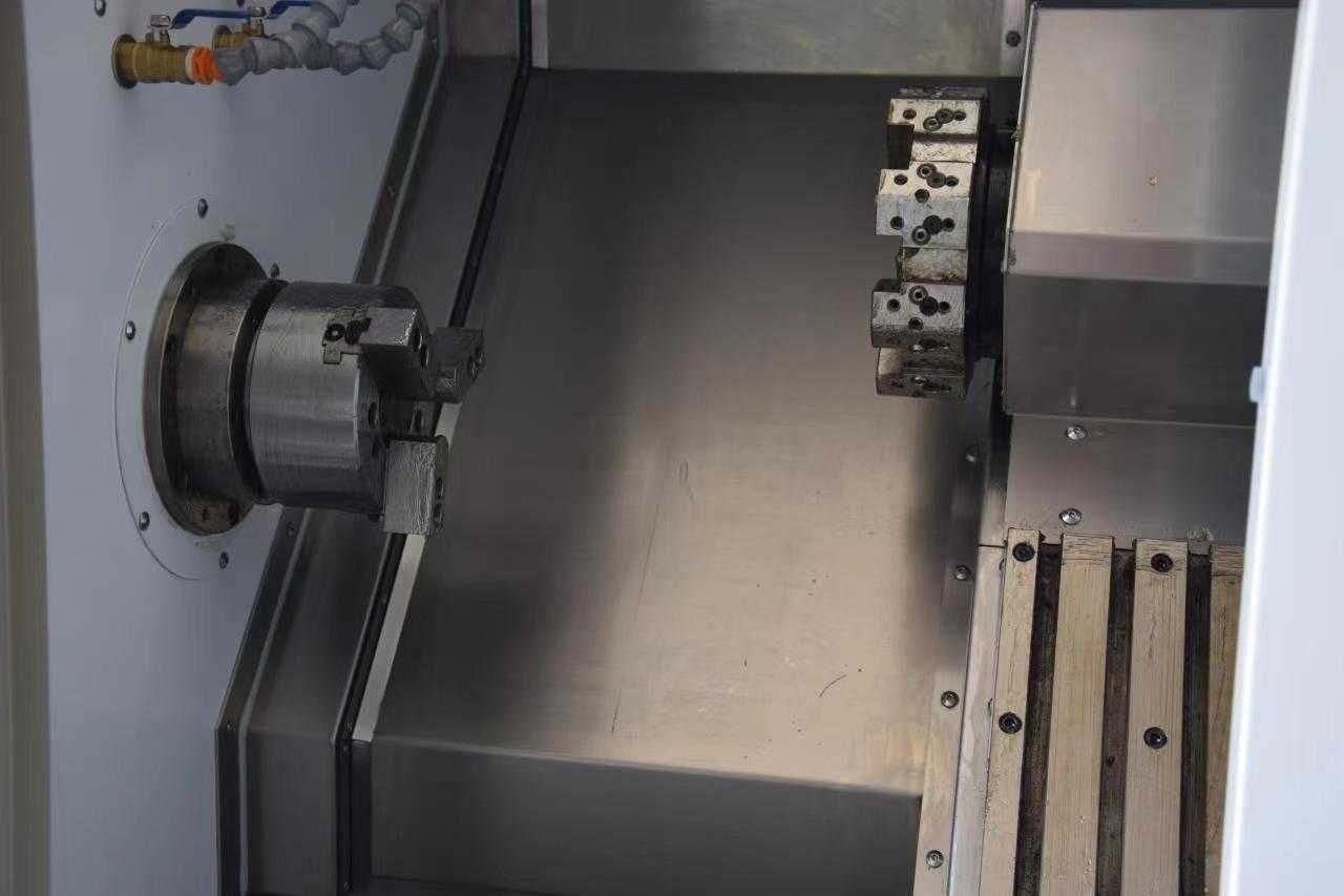 Torno CNC 2 Eixos com Turreta de 8 Ferramentas