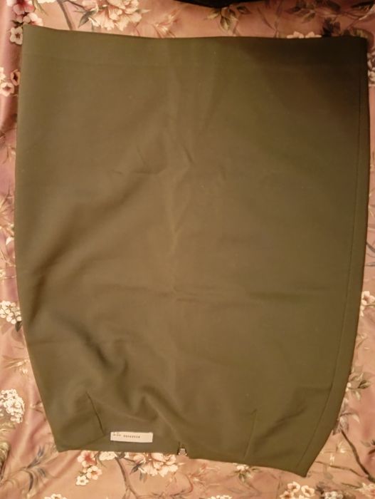 Elegancka dłuższą spodnica . Reserved