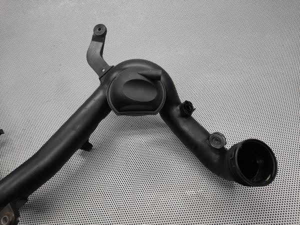 Tubo do intercooler VOLKSWAGEN Touran (1T)