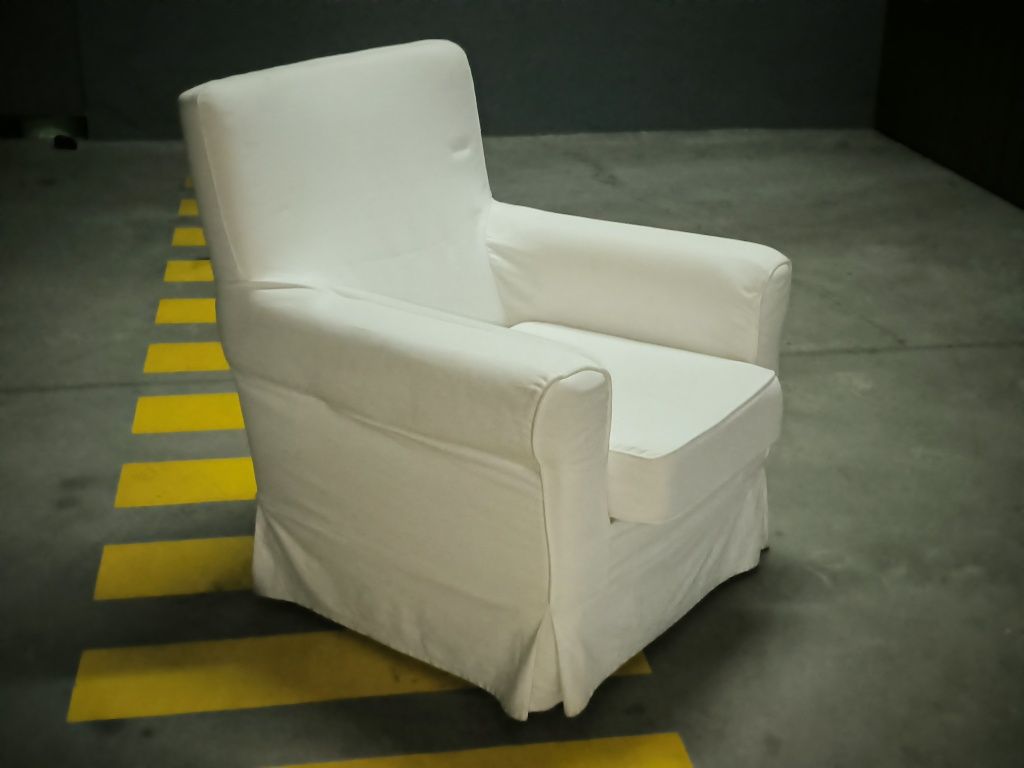 Poltrona IKEA Ektorp Jennylund