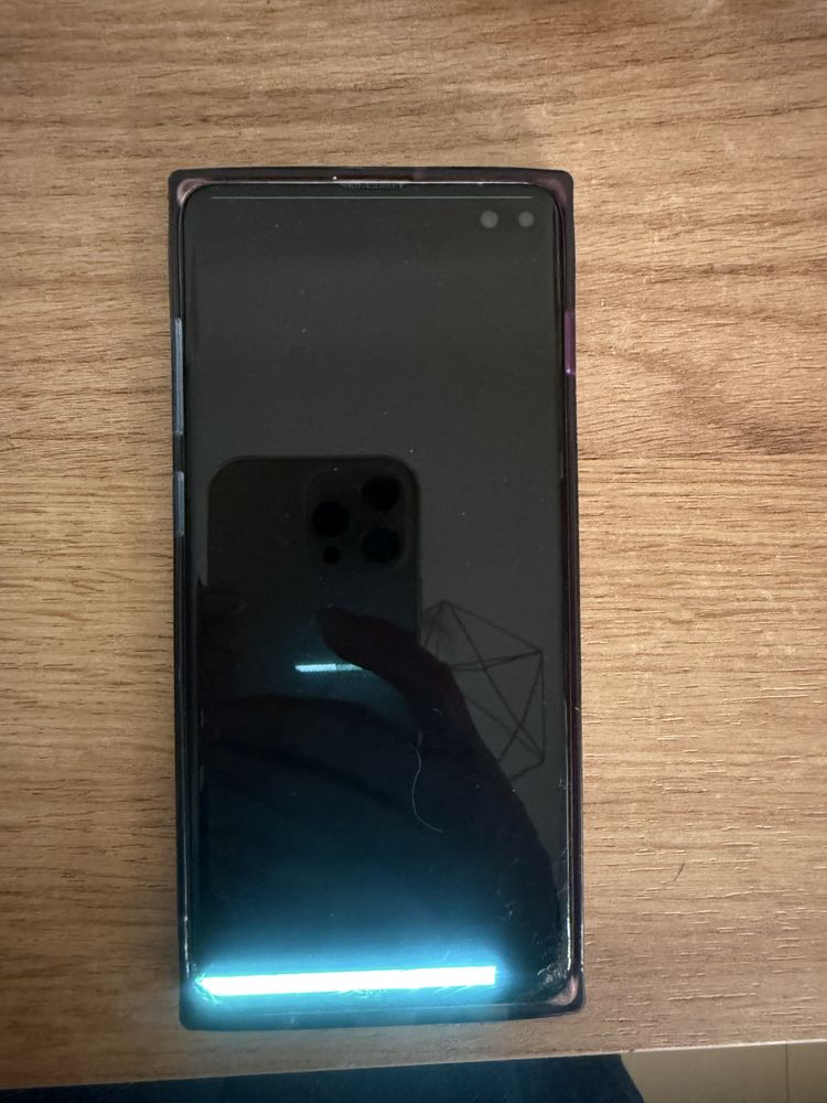 Samaung Galaxy s10+ uszkodzony