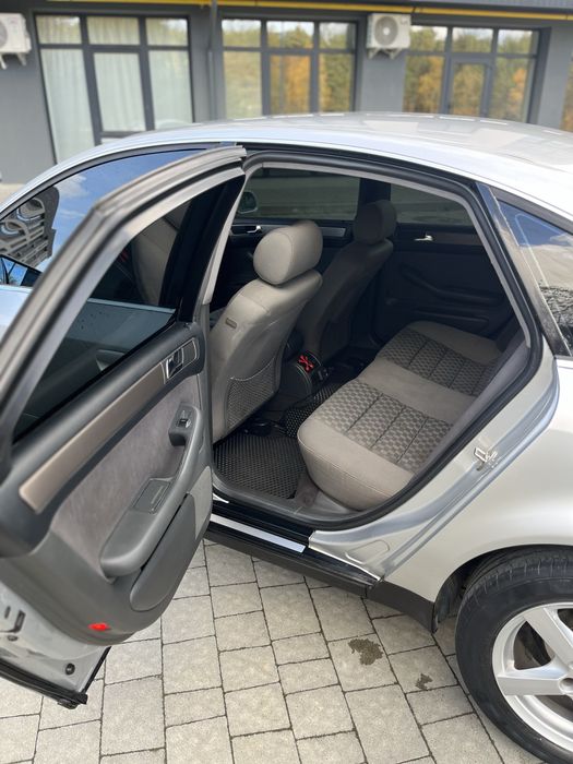 Продам Audi A6C5 2000р