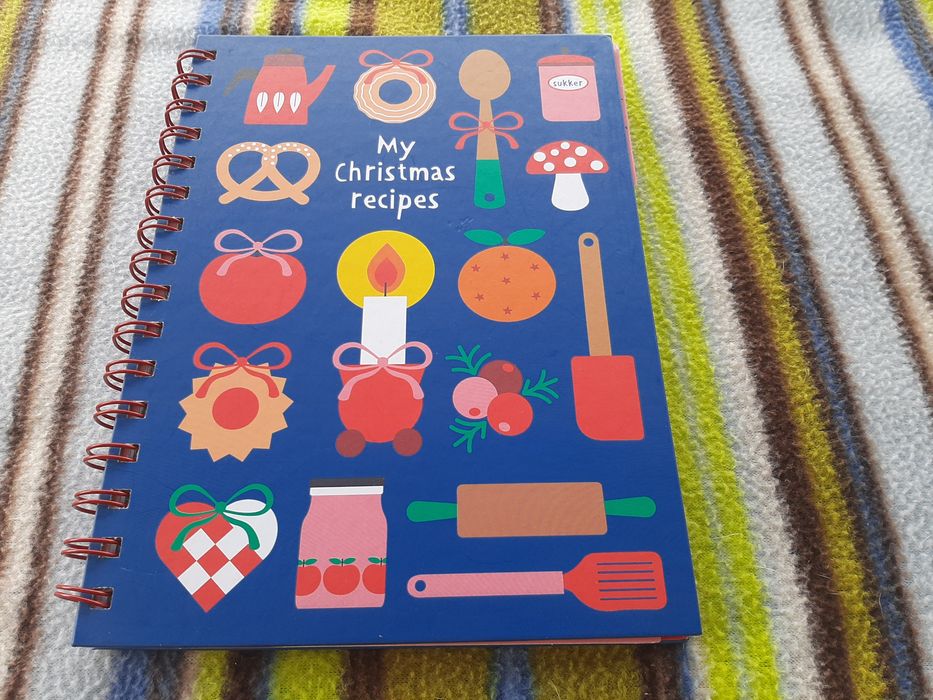 Caderno e caixa de receitas