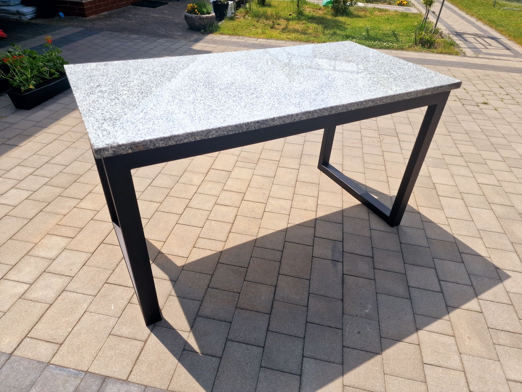 Stolik kamienny granitowy 140x70x74 cm z loftowym stelażem