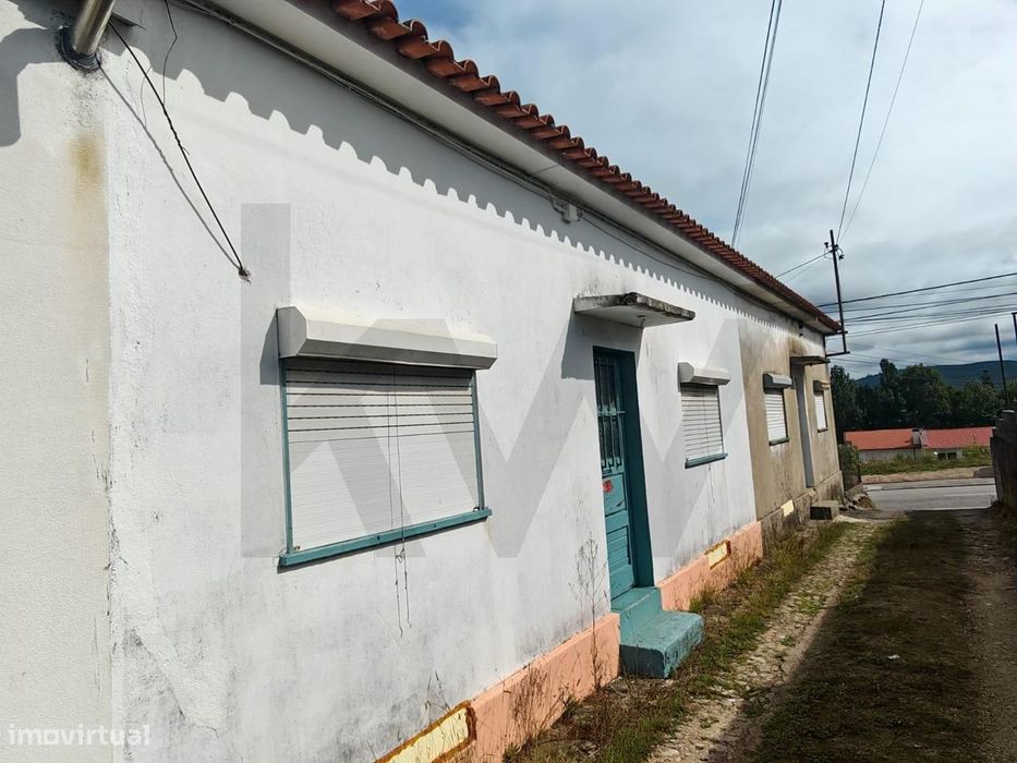 Moradia composta por 2 habitações - São João da Madeira