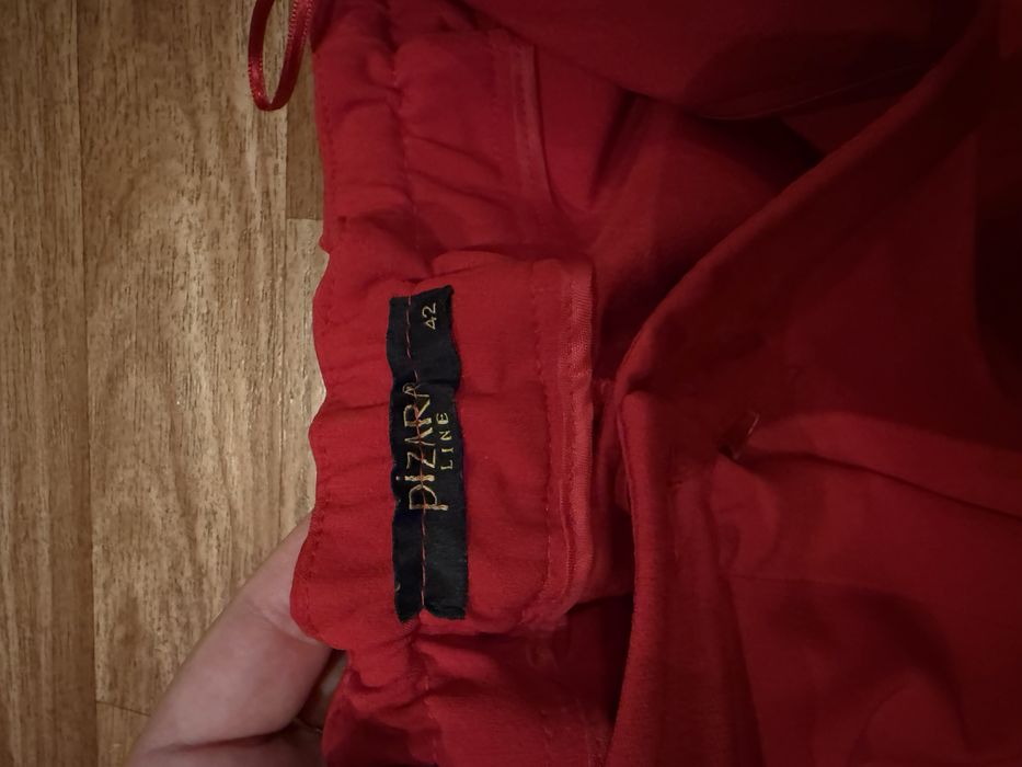 Жіночий класичний костюм