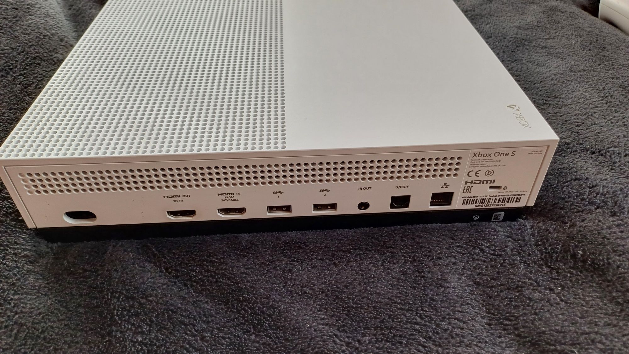 X box one s 1TB z padem, kablami i grami stan bardzo dobry