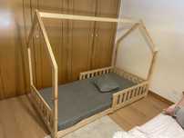 Cama montessori com colchão da Homa