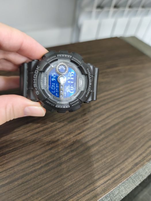 Продам чоловічий годинник