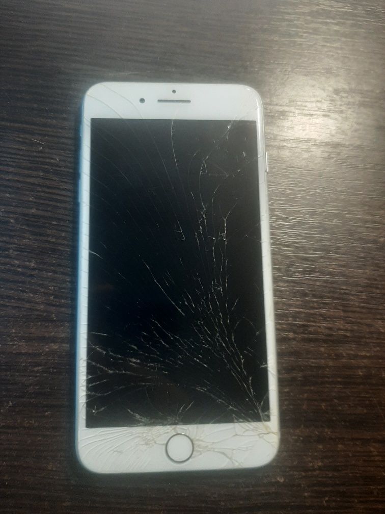 iPhone 7+( с него только батарея)