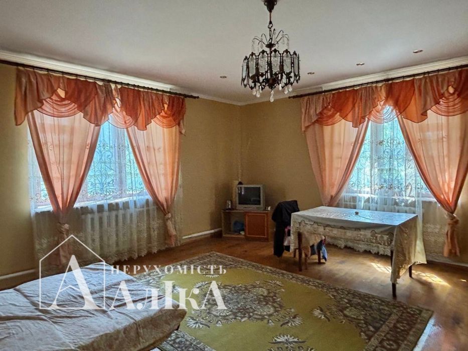 Продам 2-поверховий будинок в хорошій локації