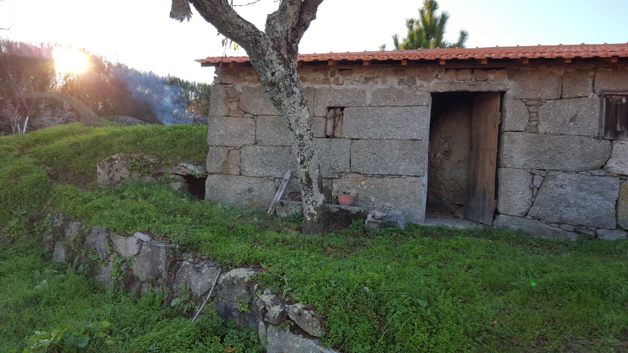 Terreno Urbano + Rústico, em Melcões, Lamego!