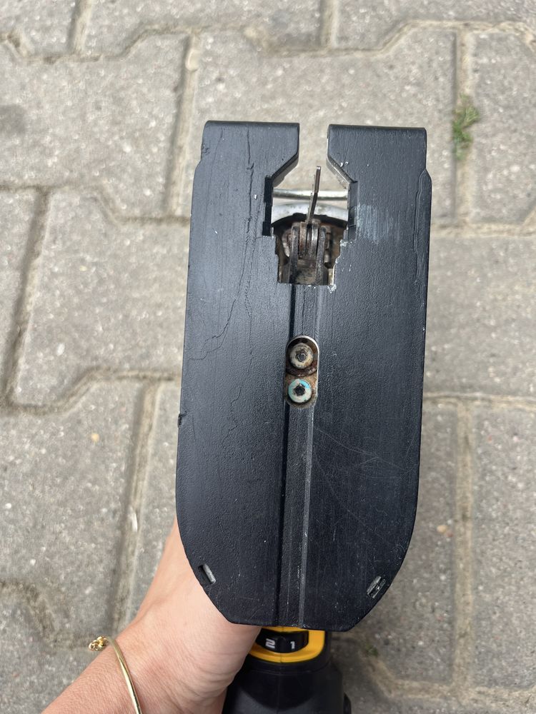 Wyrzynarka DeWalt DCS335