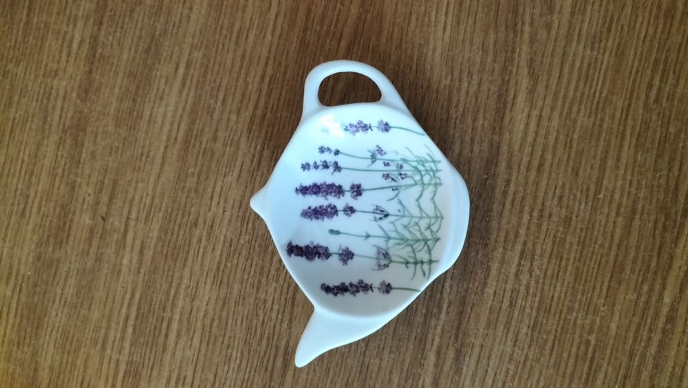 Talerzyk w kształcie dzbanka