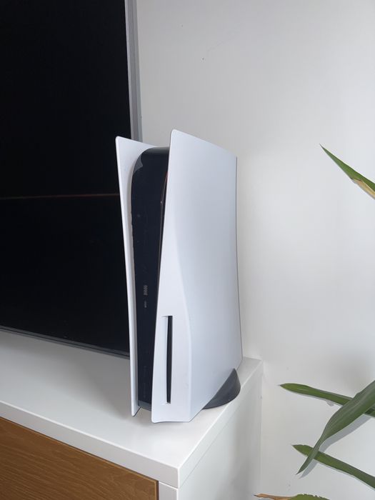 PlayStation 5 (B-Chassis) – Stan idealny + Pad + Gry pudełkowe