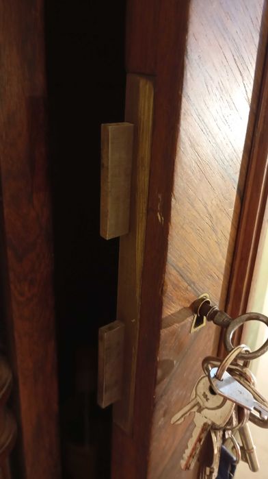 LEILÃO: Armário Francês em Madeira Maciça, Grande Espelho, séc. XIX-XX