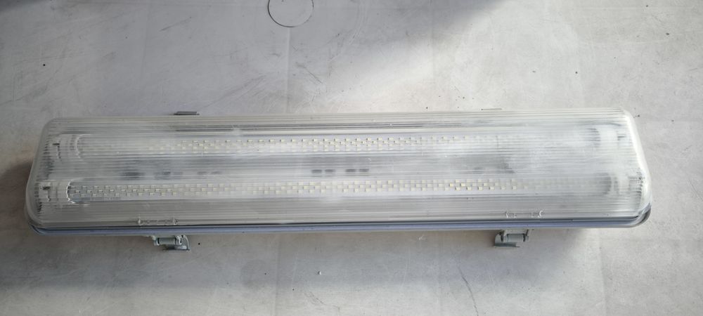 Candeeiro - Armadura estanque + 2 tubos led