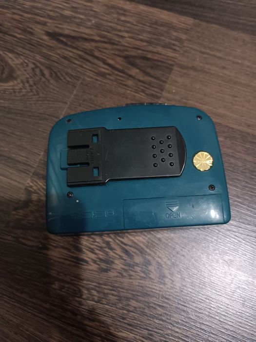 Продаю плеер кассетный и фотик Олимпус X-21 б/ у б/у