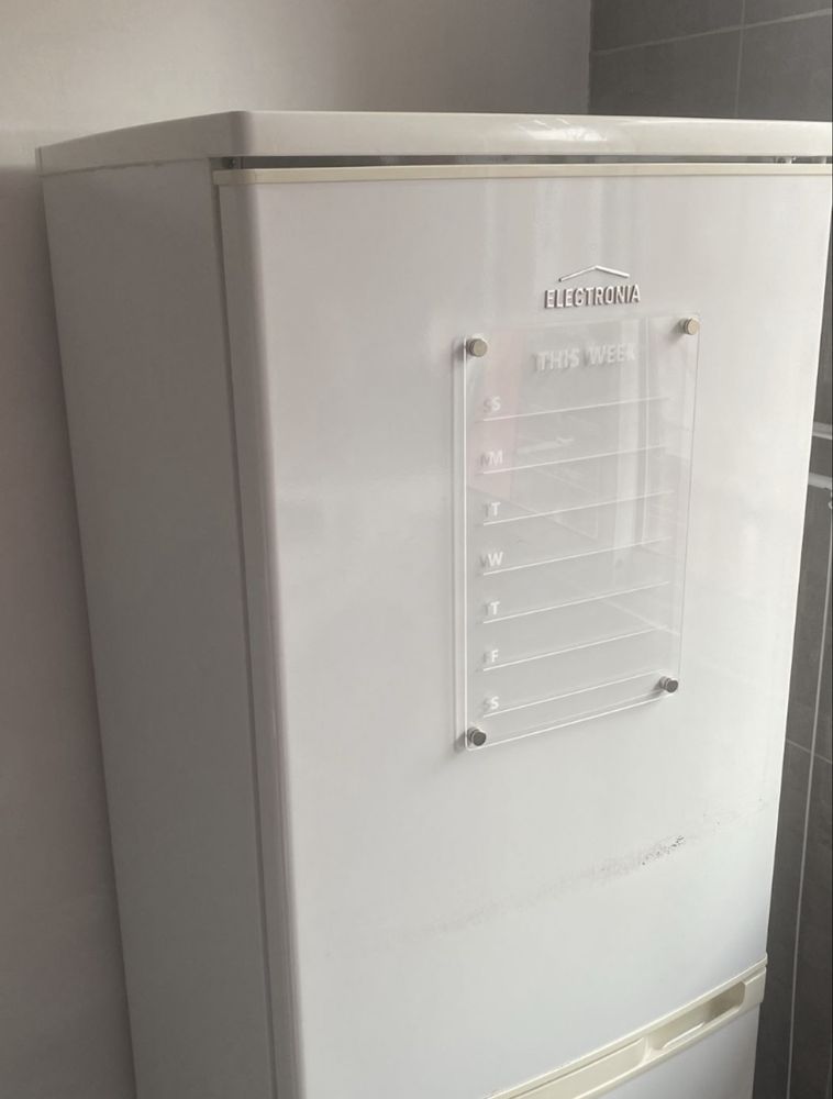 Frigorífico branco médio em ótimo estado