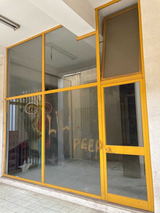 Arrenda-se Loja na Av. Sá Carneiro Edf Translande - 60m2