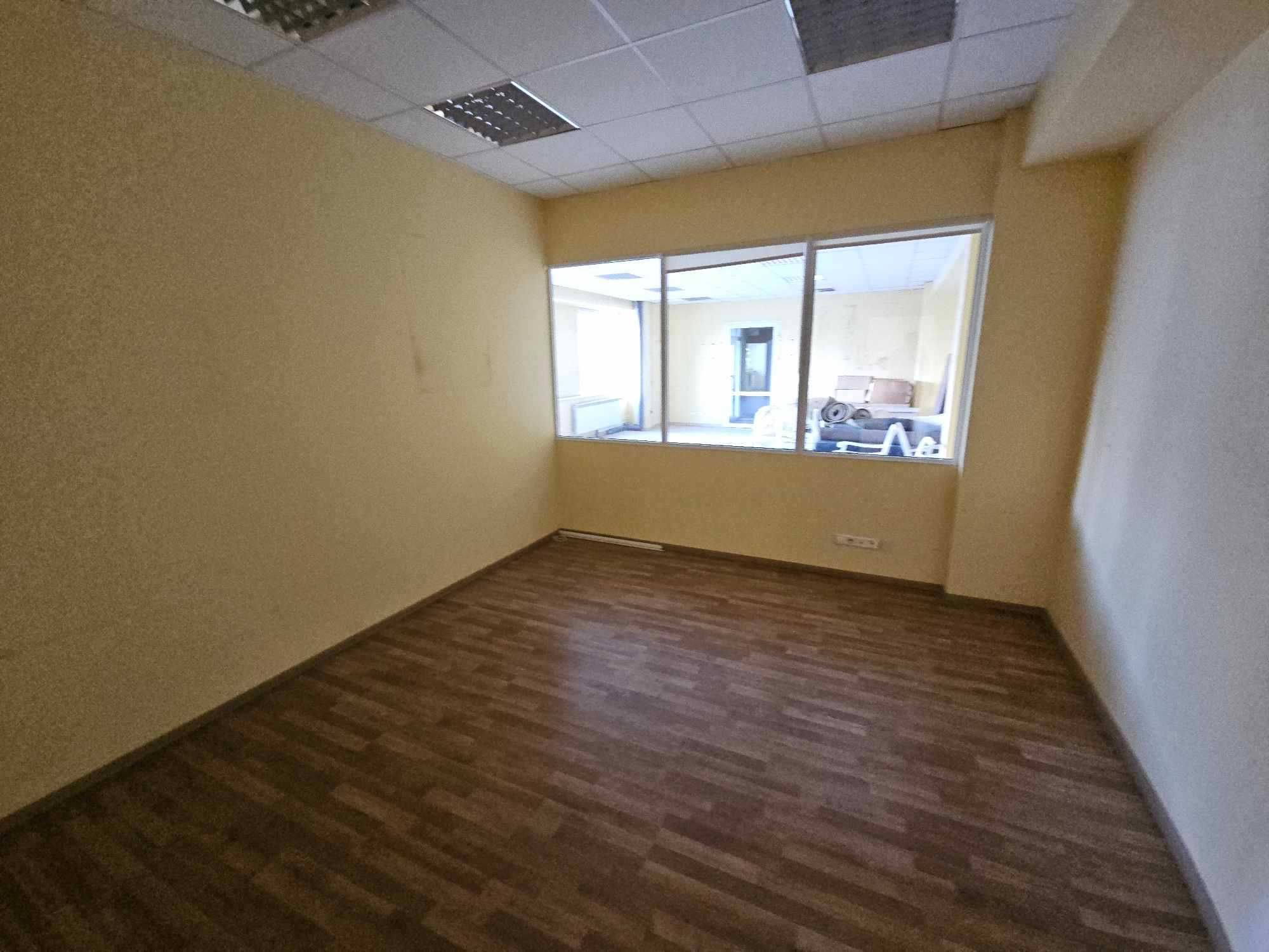 Powierzchnia użytkowa na parterze biurowca, 4 pom, parking