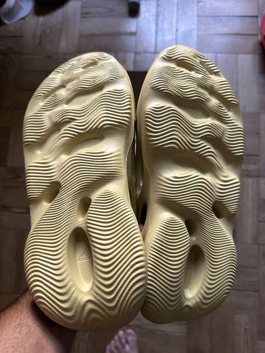 Yeezy foam runner sulfur novos na caixa