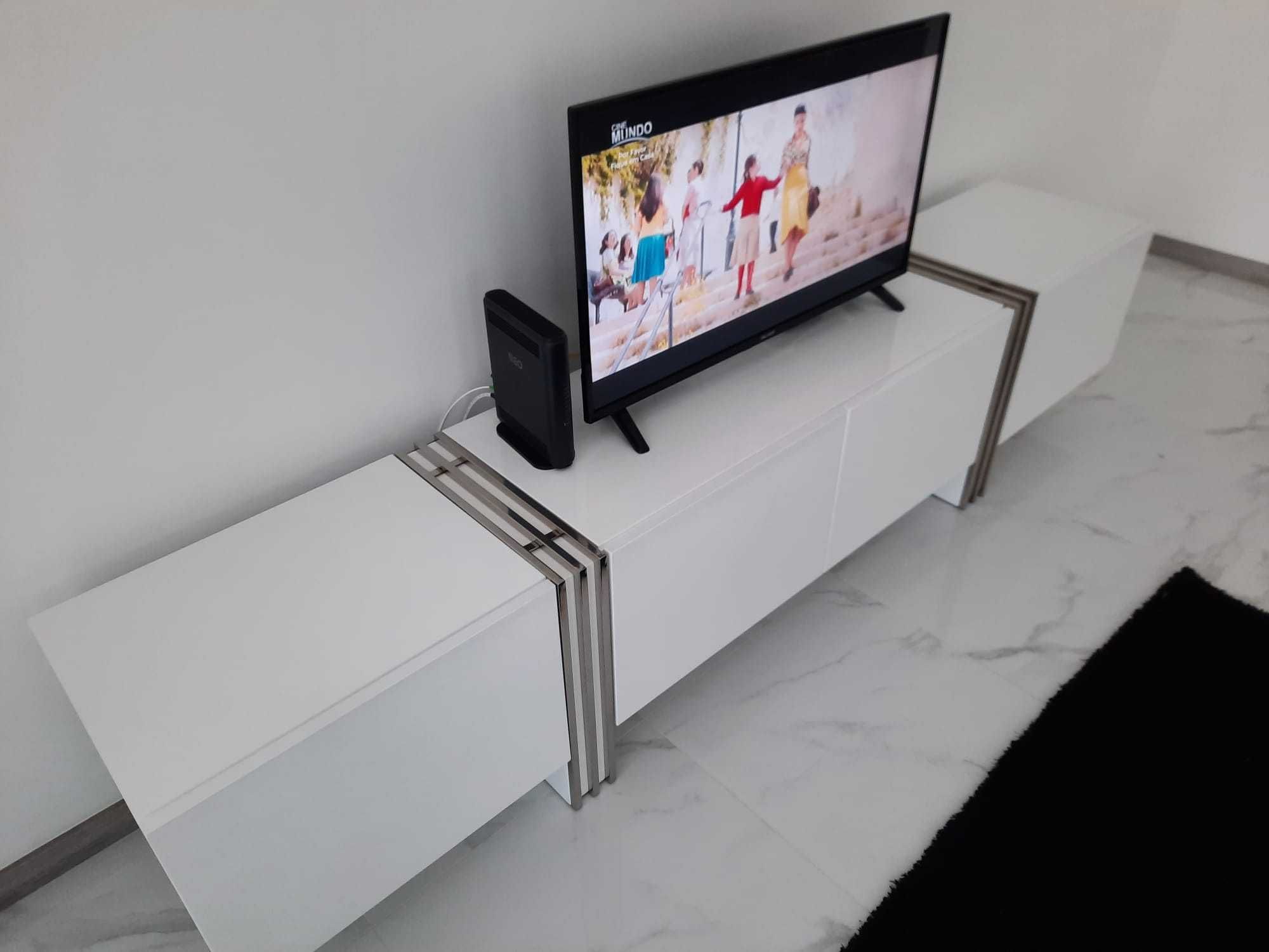 Móvel Tv 4Portas Branco Alto Brilho e Inox Polido