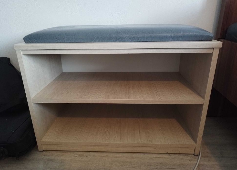 Półka na buty z siedziskiem
