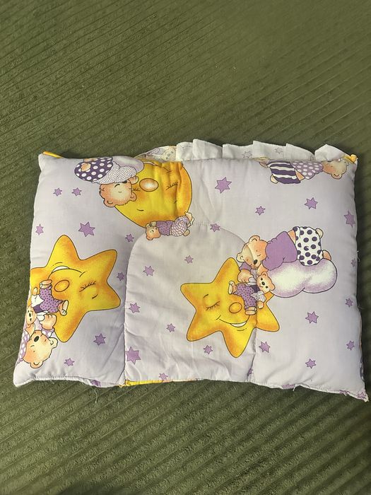 Подушка в кроватку на всю ширину