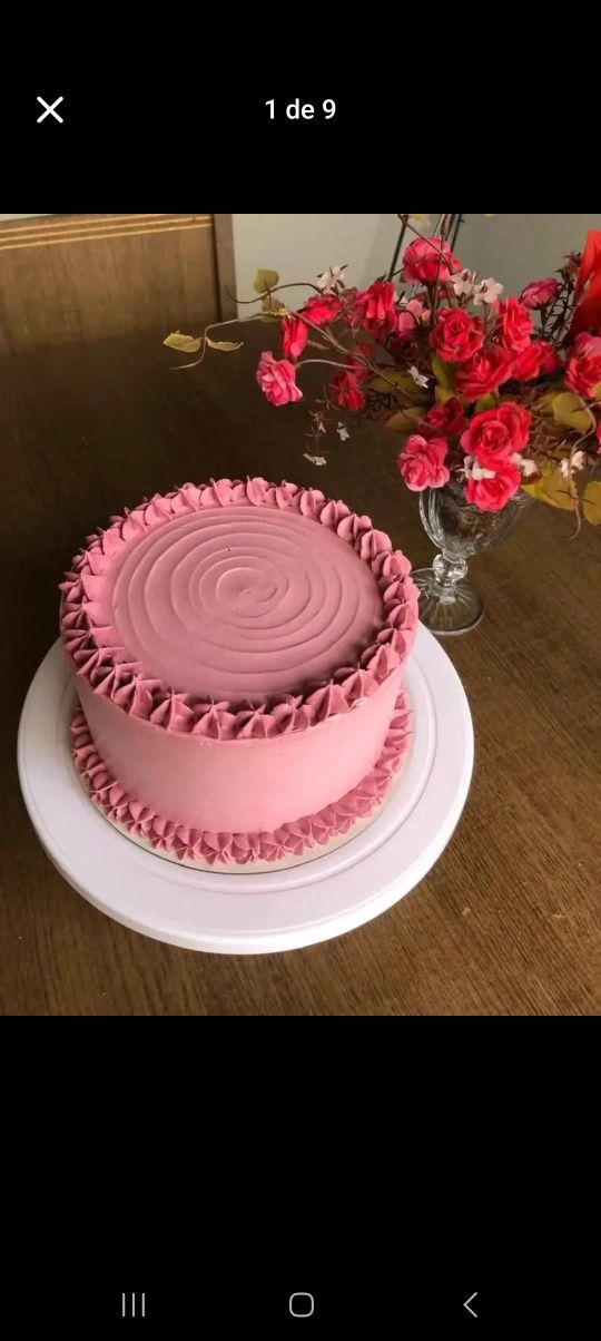 Faço bolos decorados de aniversário e entre outros