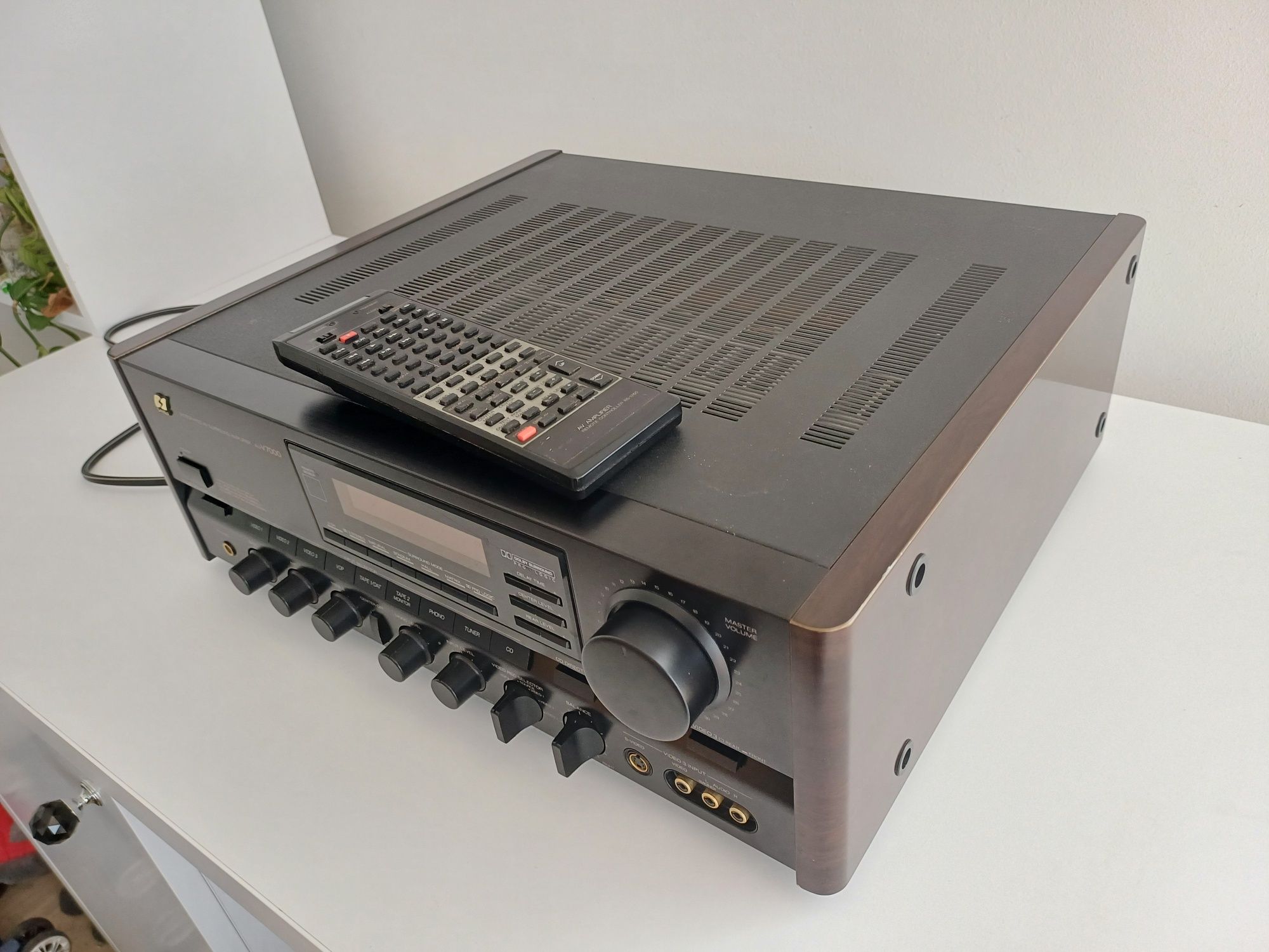 Wzmacniacz SANSUI AU V7000 STEREO/ SURROUND  z pilotem